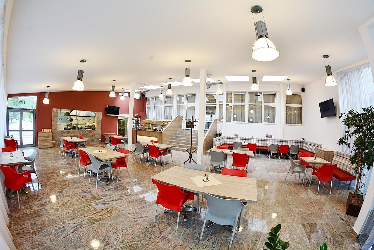 Alexandra Sport Hotel Puchov Ngoại thất bức ảnh