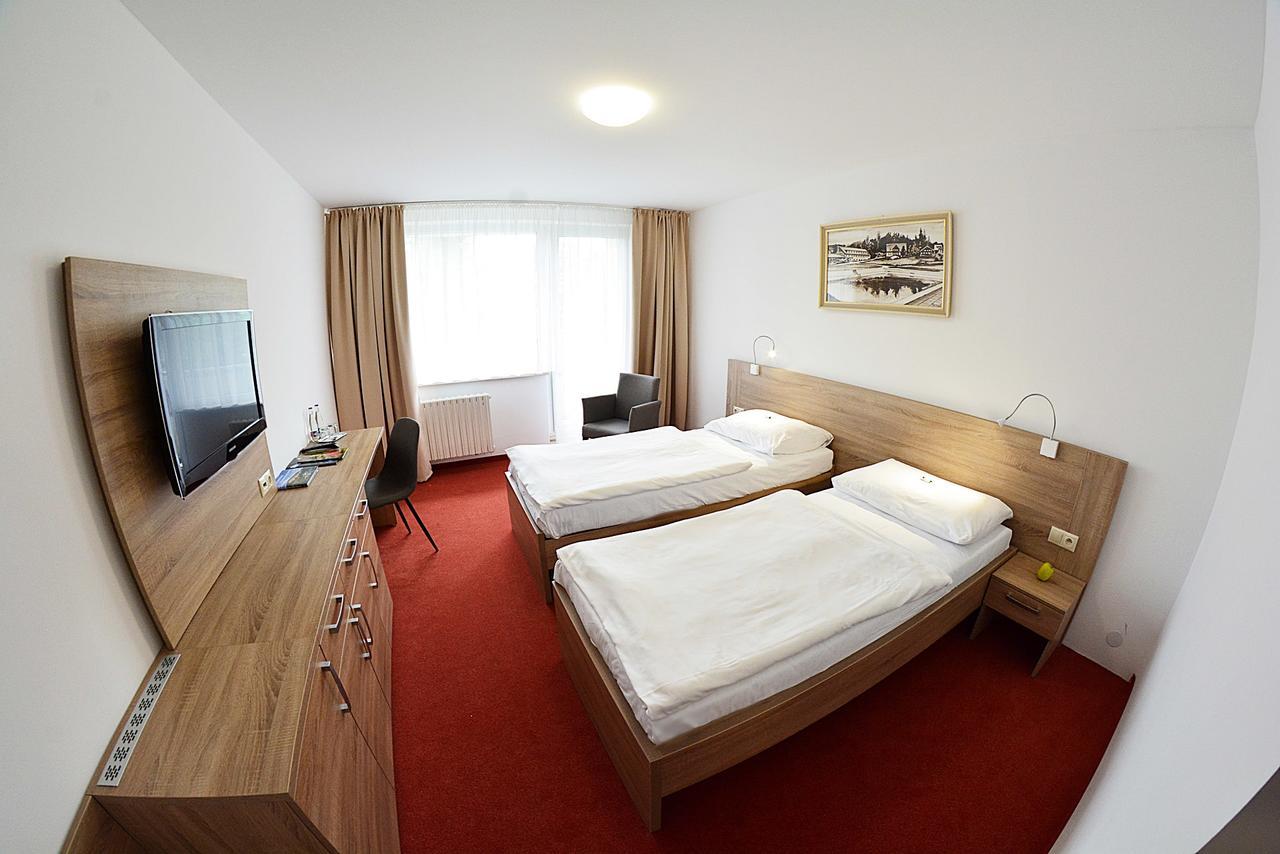 Alexandra Sport Hotel Puchov Ngoại thất bức ảnh