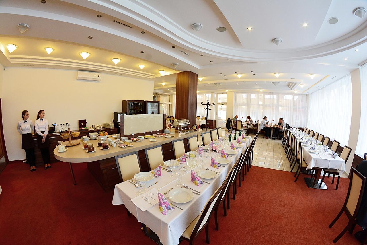 Alexandra Sport Hotel Puchov Ngoại thất bức ảnh