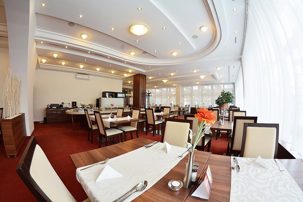 Alexandra Sport Hotel Puchov Ngoại thất bức ảnh